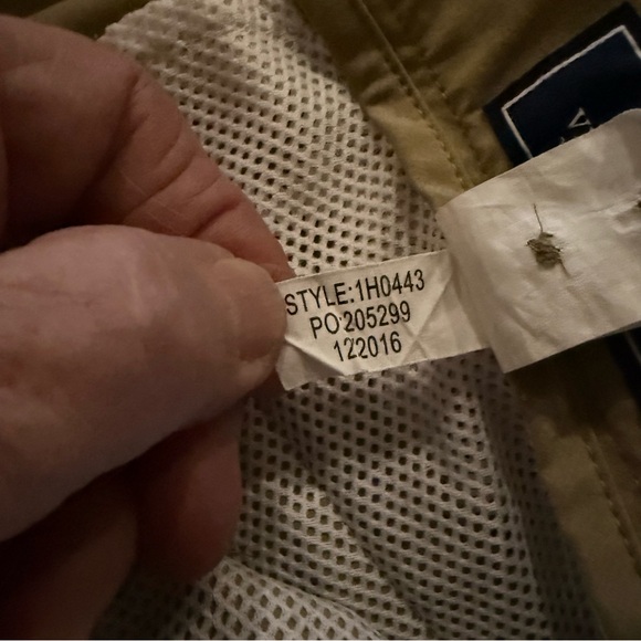 Vineyard Vines Performance Breaker Shorts Tan Flat Front Men’s Size 32 Waist - Picture 10 of 11